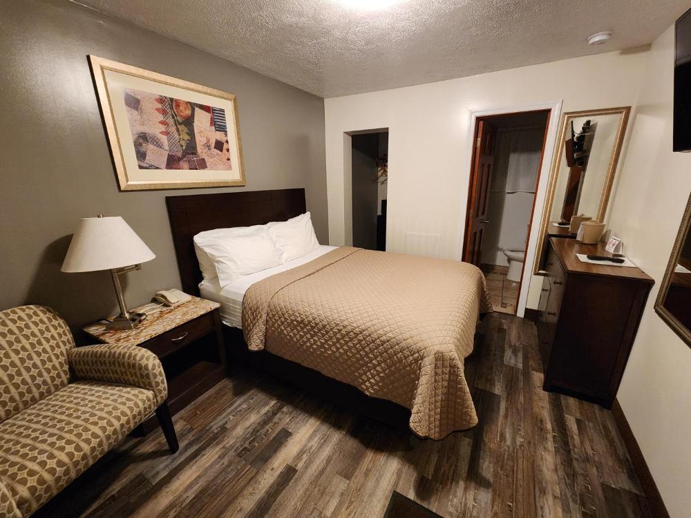 Queen Room interior